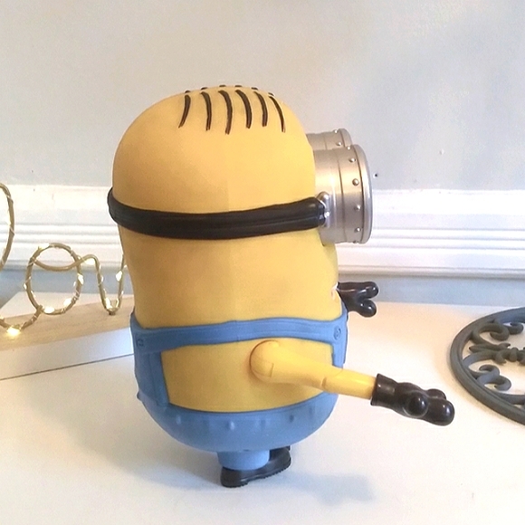 Minions Dave Minion- Despicable Me Talking and posable - Picture 3 of 6
